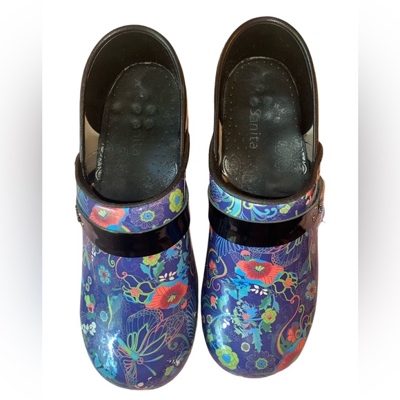 Sanita Ladies Patent Leather Clog,  Black/Navy w/a floral Firefly Pattern SZ 38 - Picture 5 of 8